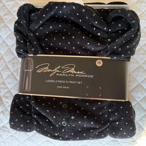 New Marilyn Monroe Black Fuzzy Polka Dot Pajama Set